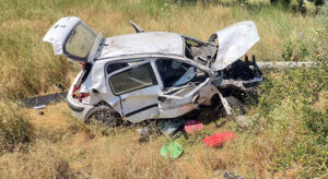 Denizli’de takla atan otomobil şarampole uçtu
