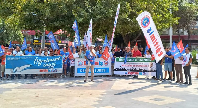 Denizli’de öğretmen eylemi: ‘Biz unvan istemiyoruz’