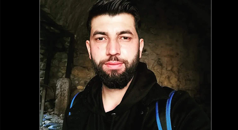 İki otomobil kafa kafaya çarpıştı