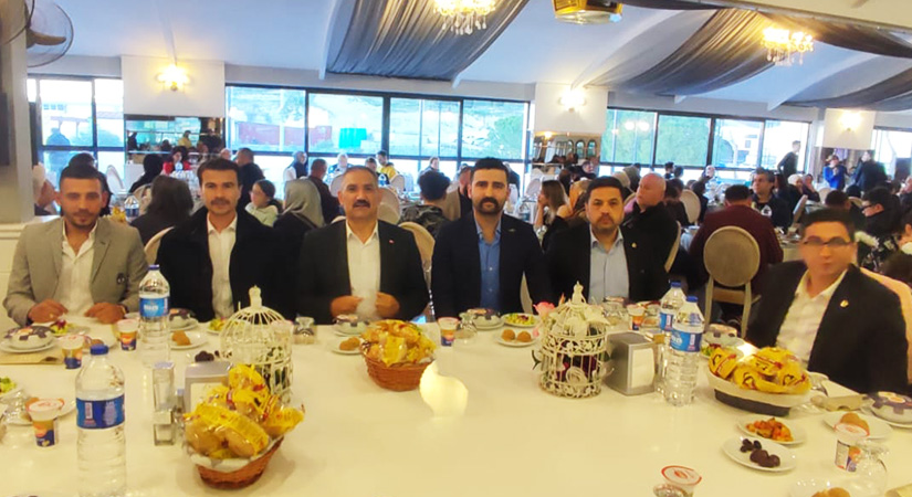 Siyasiler, Mehmet Efe başkanın iftarında buluştu